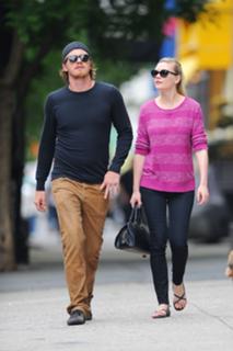 Kirsten Dunst feet photo thumbnail