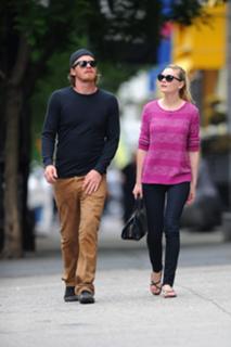 Kirsten Dunst feet photo thumbnail