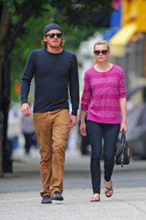 Kirsten Dunst feet photo thumbnail