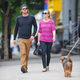 Kirsten Dunst feet photo thumbnail
