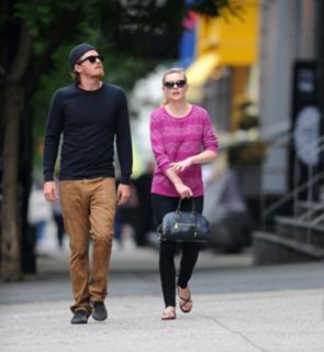 Kirsten Dunst feet photo thumbnail