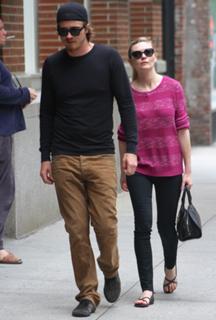 Kirsten Dunst feet photo thumbnail