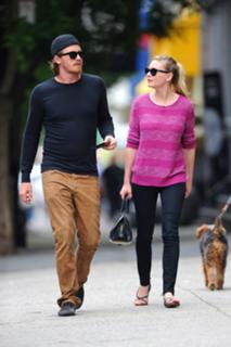 Kirsten Dunst feet photo thumbnail