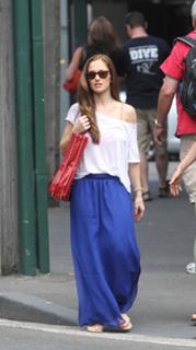 Minka Kelly feet photo thumbnail