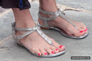 Sarah Michelle Gellar feet photo thumbnail