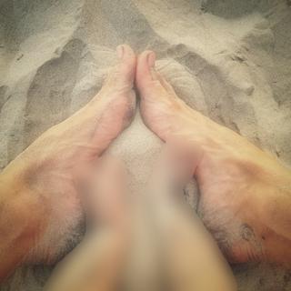 Gisele Bündchen feet photo thumbnail