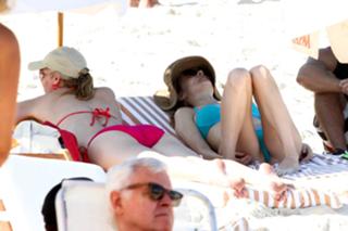Heather Graham feet photo thumbnail