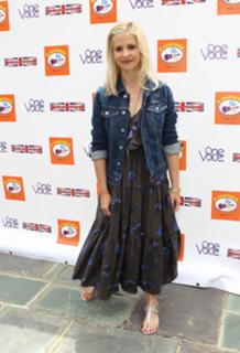 Sarah Michelle Gellar feet photo thumbnail