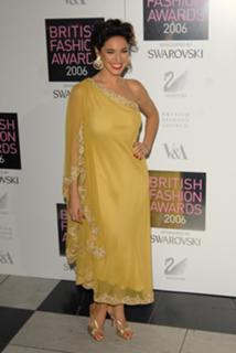Kelly Brook feet photo thumbnail