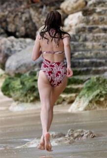 Kelly Brook feet photo thumbnail