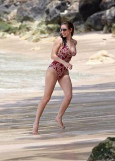 Kelly Brook feet photo thumbnail