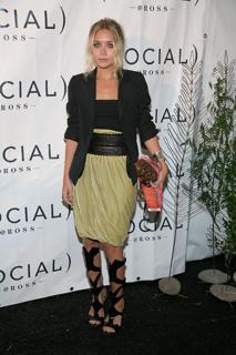 Ashley Olsen feet photo thumbnail