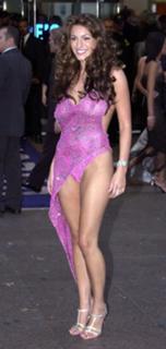 Kelly Brook feet photo thumbnail