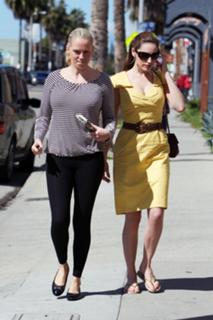 Kelly Brook feet photo thumbnail