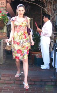 Kelly Brook feet photo thumbnail