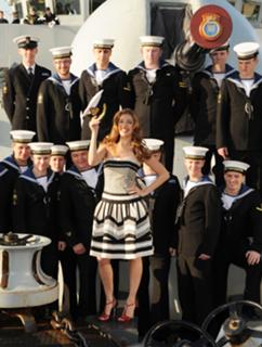 Kelly Brook feet photo thumbnail