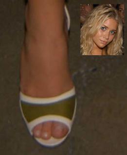 Ashley Olsen feet photo thumbnail