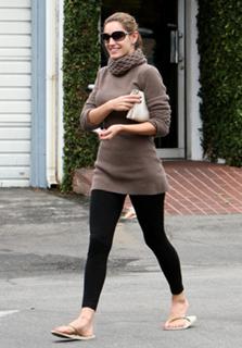 Kelly Brook feet photo thumbnail