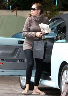 Kelly Brook feet photo thumbnail