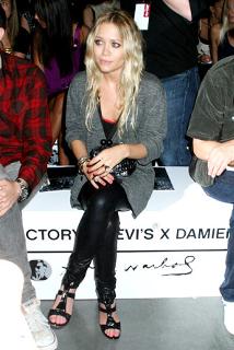 Ashley Olsen feet photo thumbnail