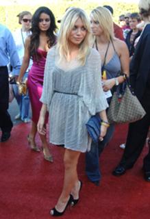 Ashley Olsen feet photo thumbnail