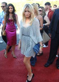 Ashley Olsen feet photo thumbnail