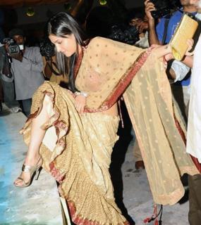 Shruti Haasan feet photo thumbnail