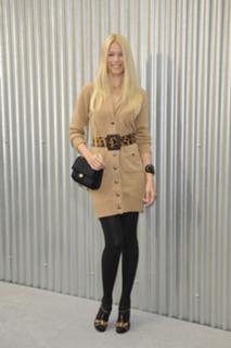 Claudia Schiffer feet photo thumbnail