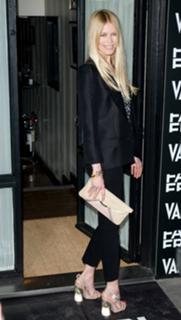 Claudia Schiffer feet photo thumbnail