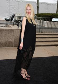 Claudia Schiffer feet photo thumbnail