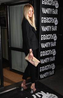 Claudia Schiffer feet photo thumbnail
