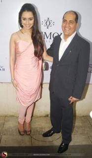 Shraddha Kapoor feet photo thumbnail