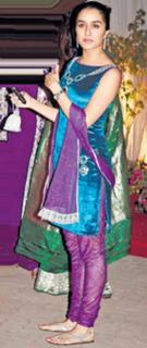 Shraddha Kapoor feet photo thumbnail