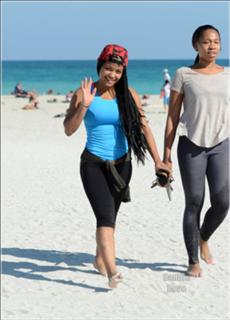 Christina Milian feet photo thumbnail