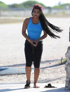 Christina Milian feet photo thumbnail