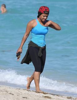 Christina Milian feet photo thumbnail
