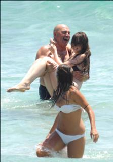 Ana de Armas feet photo thumbnail