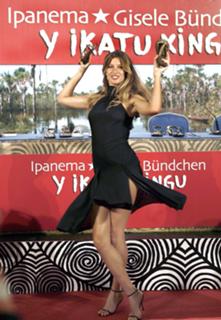 Gisele Bündchen feet photo thumbnail