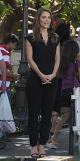 Maria Menounos feet photo thumbnail