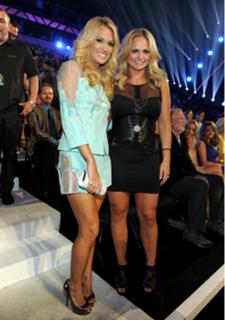 Carrie Underwood feet photo thumbnail
