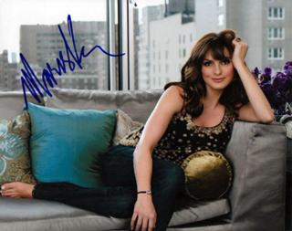 Mariska Hargitay feet photo thumbnail