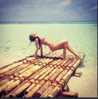 Irina Shayk feet photo thumbnail