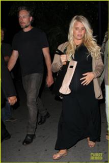 Jessica Simpson feet photo thumbnail