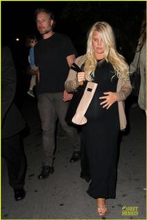 Jessica Simpson feet photo thumbnail