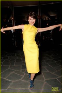 Olga Kurylenko feet photo thumbnail