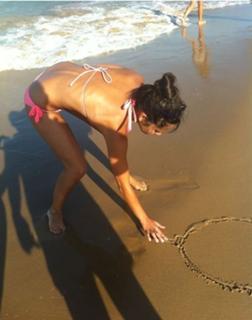 Cristina Pedroche feet photo thumbnail