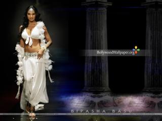 Bipasha Basu feet photo thumbnail