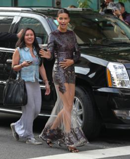 Adriana Lima feet photo thumbnail