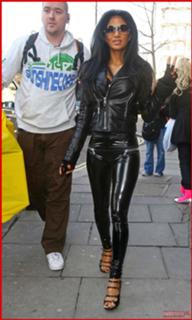 Nicole Scherzinger feet photo thumbnail