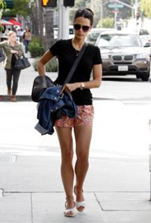 Jordana Brewster feet photo thumbnail